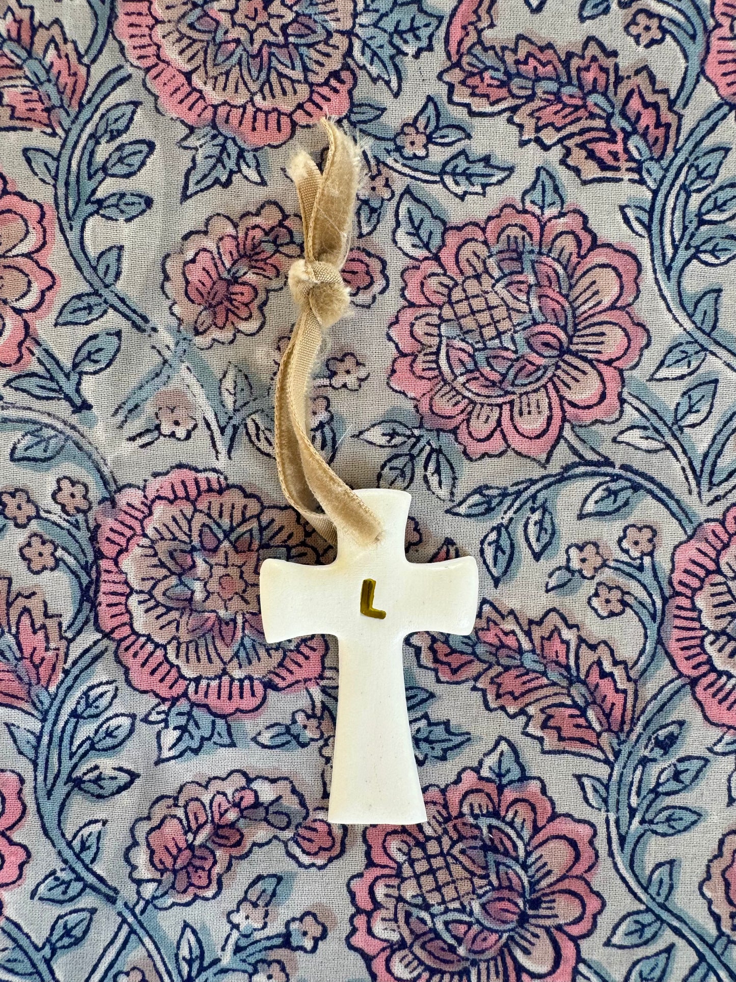 Petite croix personnalisée – souvenir enfant & cadeau baptême